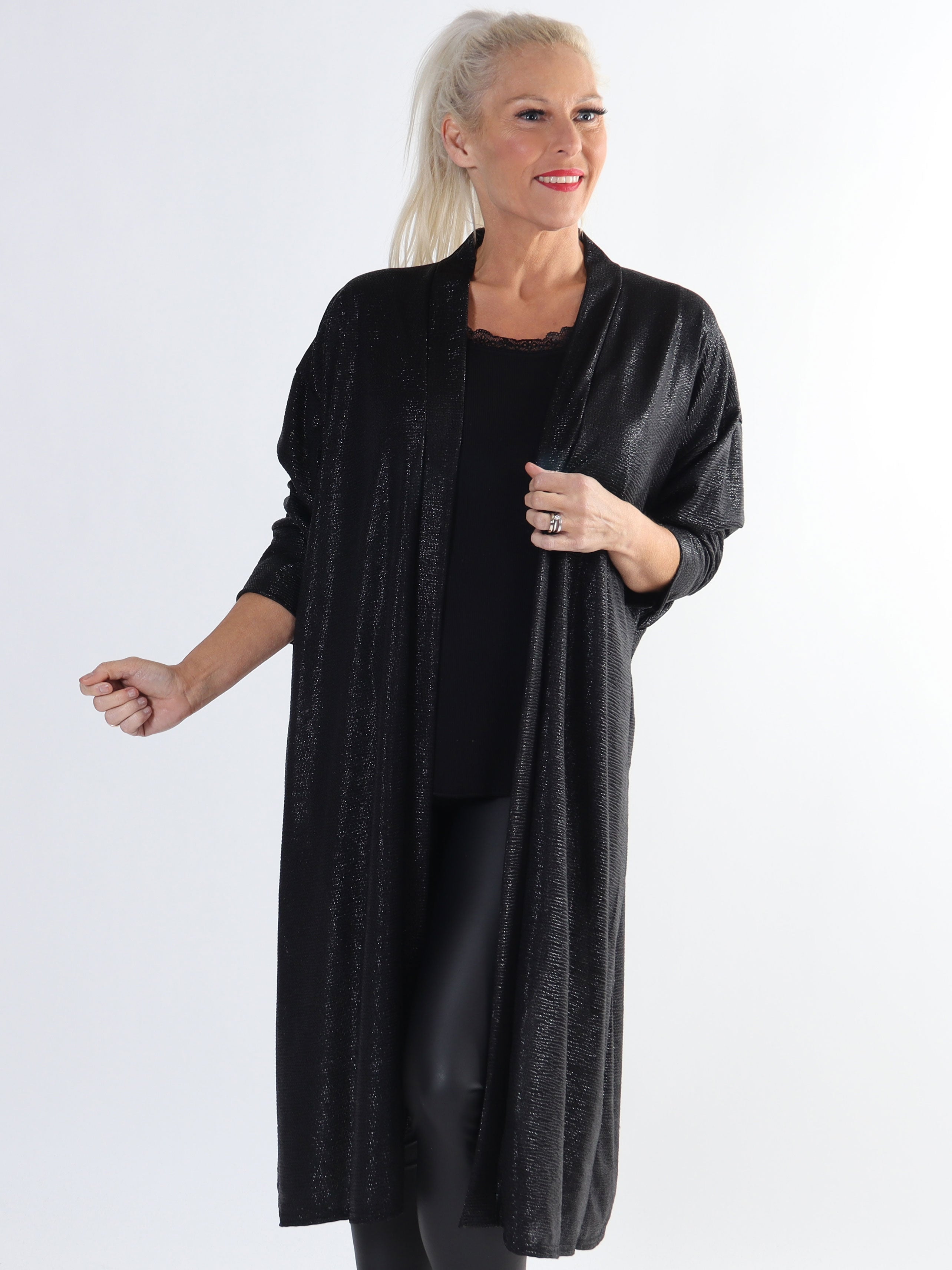 Jayda - Fin plus size-kofta i glänsande tyg